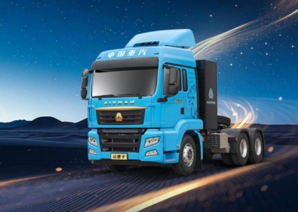 中国重汽汕德卡新能源牵引车：一马当先，开启赚钱“薪”征程！