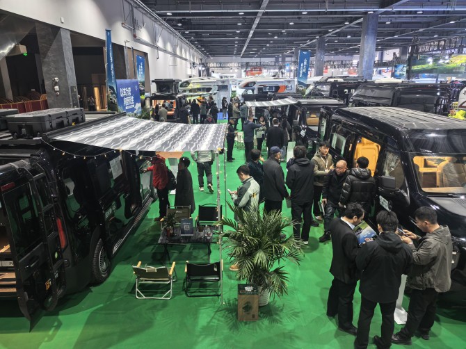 新品重磅集结！中国重汽轻型汽车登陆北京房车展